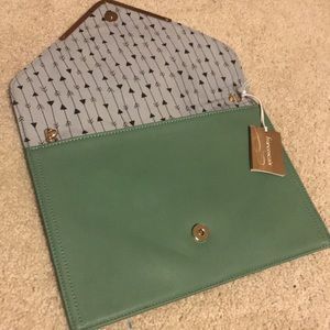 NWT Mint Francesca’s Clutch